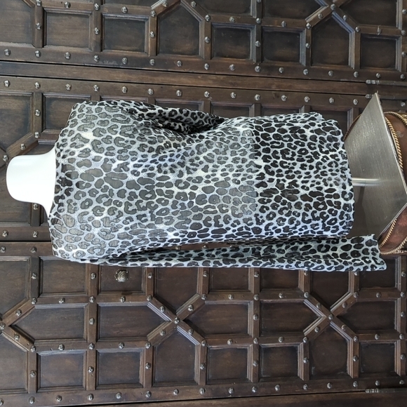 Sexy black, white and gray leopard print. Very lightweight slightly see-through - Picture 4 of 6